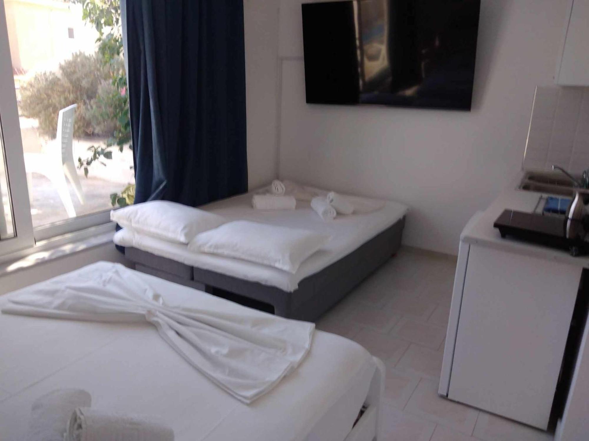 Vagia  Blue Dolphin Studios And Apartment المظهر الخارجي الصورة